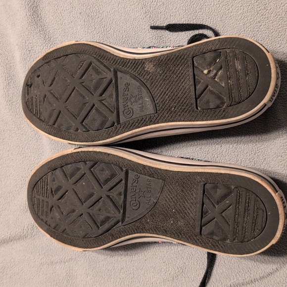 Patterned Converse shoes, size 6 - Picture 3 of 4